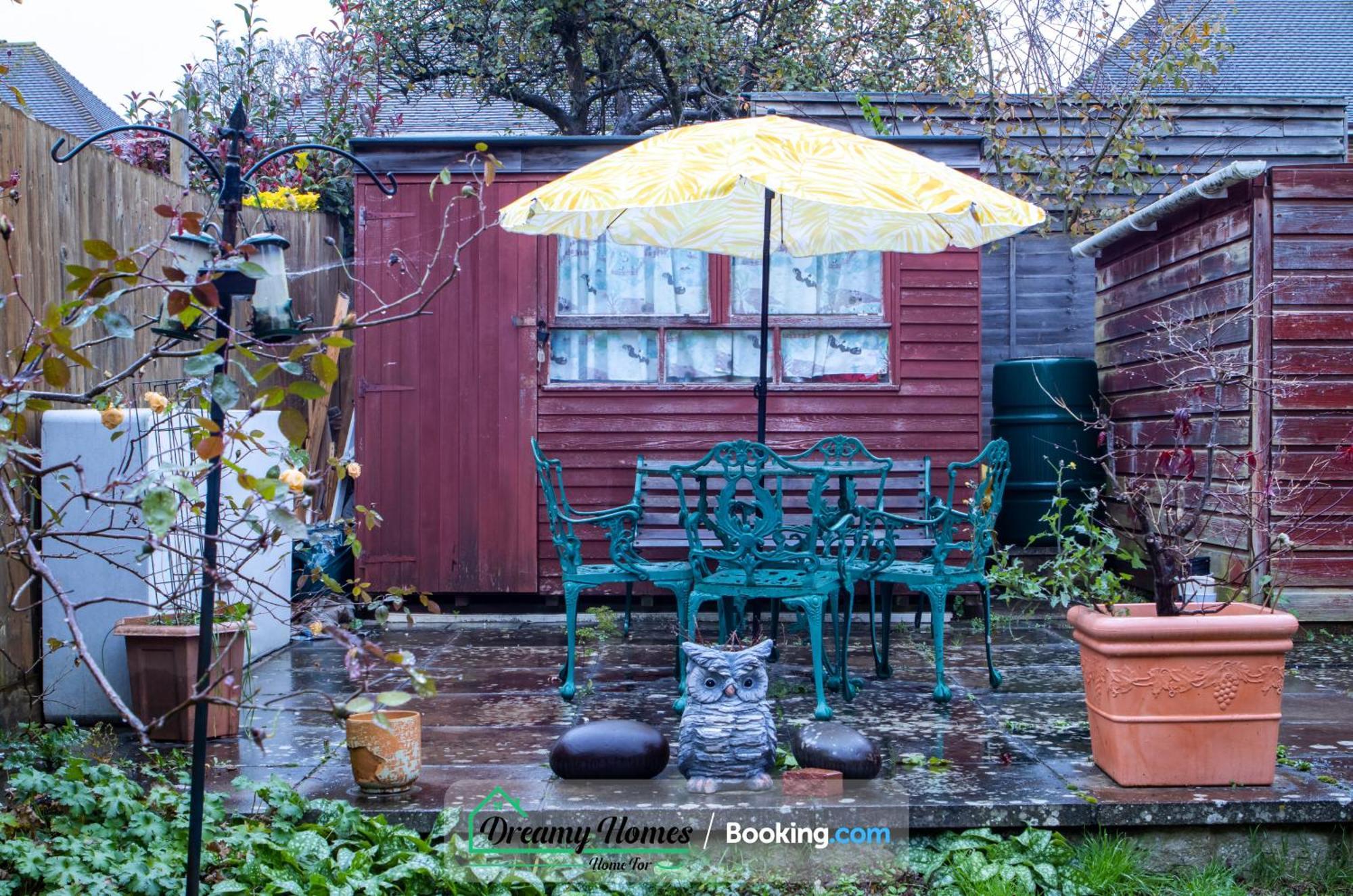 Four Bedroom Spacious House By Dreamy Homes Short Lets And Serviced Accommodation With Free Parking Near Salisbury City Centre Old Sarum Buitenkant foto